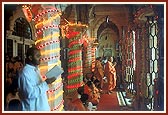 Doing Thakorji's darshan