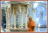 Swamishri doing darshan and pradakshina at the holy shrine in the mandir grounds