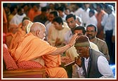 Swamishri blesses and advices the devotees during samip darshan