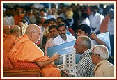 Swamishri blesses and advices the devotees during samip darshan