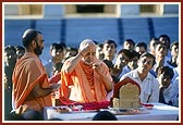 Morning puja at Yagnapurush Smruti Mandir