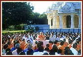 Morning puja at Yagnapurush Smruti Mandir