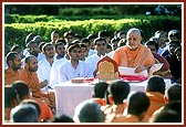Morning puja at Yagnapurush Smruti Mandir