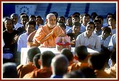 Morning puja at Yagnapurush Smruti Mandir