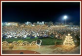 Swamishri blesses the assembly during the three-day Harililamrut parayan in Akshar Farm 