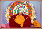 Swamishri blesses the assembly