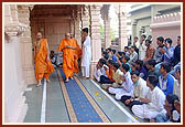Swamishri engaged in performing pradakshina of Thakorji