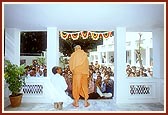 Swamishri addresses BAPS volunteers