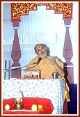 Viveksagar Swami delivers a discourse on the Upanishads