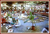 Devotees perform the yagna rituals