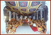 &nbsp;&nbsp;Swamishri visits and blesses the students of Tapovan Gurukul