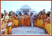 &nbsp;&nbsp;Swamishri visits and blesses the students of Tapovan Gurukul