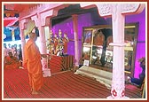 Swamishri performs the murti-pratishtha rituals of murtis for BAPS hari mandirs in Haladva, Navapur, Kolhakui, Areth villages&nbsp;&nbsp;&nbsp;