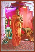 &nbsp;Performs the murti-pratishtha arti