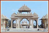 &nbsp;The newly built entrance gate, Akshar Dwar, to BAPS Shri Swaminarayan Mandir, Sankari