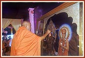 Swamishri performs the murti-pratishtha rituals of murtis for BAPS hari mandirs in Haladva, Navapur, Kolhakui, Areth villages&nbsp;&nbsp;&nbsp;