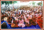 Devotees also perform the arti ritual