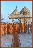 Swamishri performs pradakshina of deities in the morning