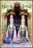 Bhagwan Swaminarayan and Aksharbrahma Gunatitanand Swami in the newly installed gold-leafed sinhasan