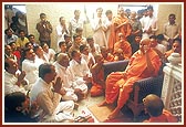 Blesses the devotees