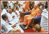 &nbsp;&nbsp;Swamishri talks about the glory of Shri Nilkanth Varni and satsang
