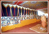 Swamishri performs the murti-pratishtha rituals for BAPS hari mandirs in the villages of Gadariya, Kharvada, Olgam, Achhavani, Kosamba Bhangda, Bhagdavad and Dungri