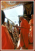 Performs murti-pratishtha rituals