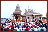 Swamishri initiates (vartman) children into satsang and blesses them