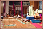 Swamishri performs puja on morning of Bhakti Din