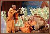 Swamishri strikes a ceremonial bell