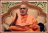 Swamishri blesses the Parents' Day assembly