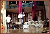 Drama presentation by volunteers on Pasti Din