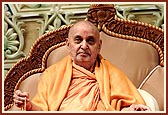 Swamishri during an evening assembly