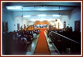 Swamishri blesses the welcome assembly