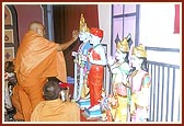 Swamishri performs murti-pratishtha of the murtis for the new BAPS Swaminarayan Mandir at Kudacha