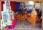 Swamishri performs murti-pratishtha of the murtis for the new BAPS Swaminarayan Mandir at Kudacha
