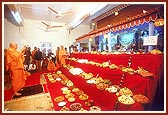 Swamishri performs patotsav arti at Selvas mandir