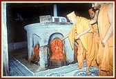 The sanctified murti of Shri Akraa Hanuman is situated in the residential precincts of Shri Bapu Gokhale 