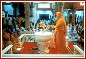 Swamishri performs the murti-pratishtha rituals of Shri Nilkanth Varni in the Rang Mandap at the BAPS Shri Swaminarayan Mandir, Surat 