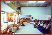 Swamishri blesses the doctors and staff in the hospital foyer