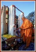 Swamishri performs pujan of Dwar-shakh of the under construction Guru Shikhars behind the BAPS Shri Swaminarayan Mandir pradakshina