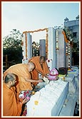 Swamishri performs pujan of Dwar-shakh of the under construction Guru Shikhars behind the BAPS Shri Swaminarayan Mandir pradakshina