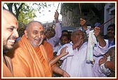 Swamishri blesses a bhajan-group of devotees from neighboring villages 