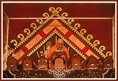Swamishri performs arti of all six murtis of Shri Harikrishna Maharaj