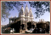 BAPS Shri Swaminarayan Mandir, Atladra