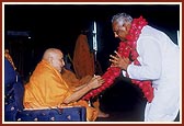 Shri C. K. Pithavala welcomes Swamishri in the assembly