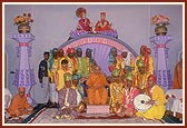 Swamishri with BAPS teenagers after their traditional dance performance