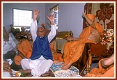 Swamishri blesses Shri Virchandbhai Modi, through whose desire and determination the mandir was built&nbsp;&nbsp;