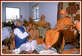 Swamishri blesses the murti-pratishtha assembly