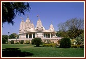 &nbsp;&nbsp;BAPS Shri Swaminarayan Mandir, Mahesana
